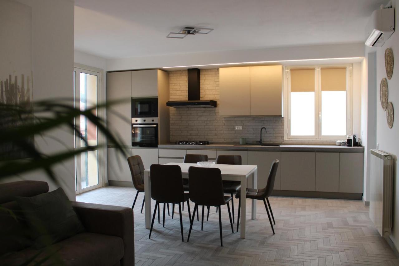 Gf Holiday Suite 3 Varraze Exterior foto