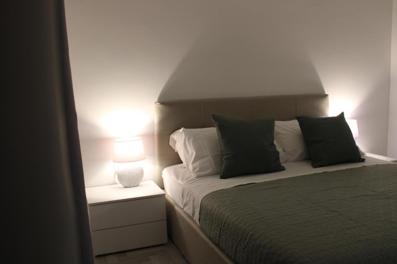 Gf Holiday Suite 3 Varraze Exterior foto